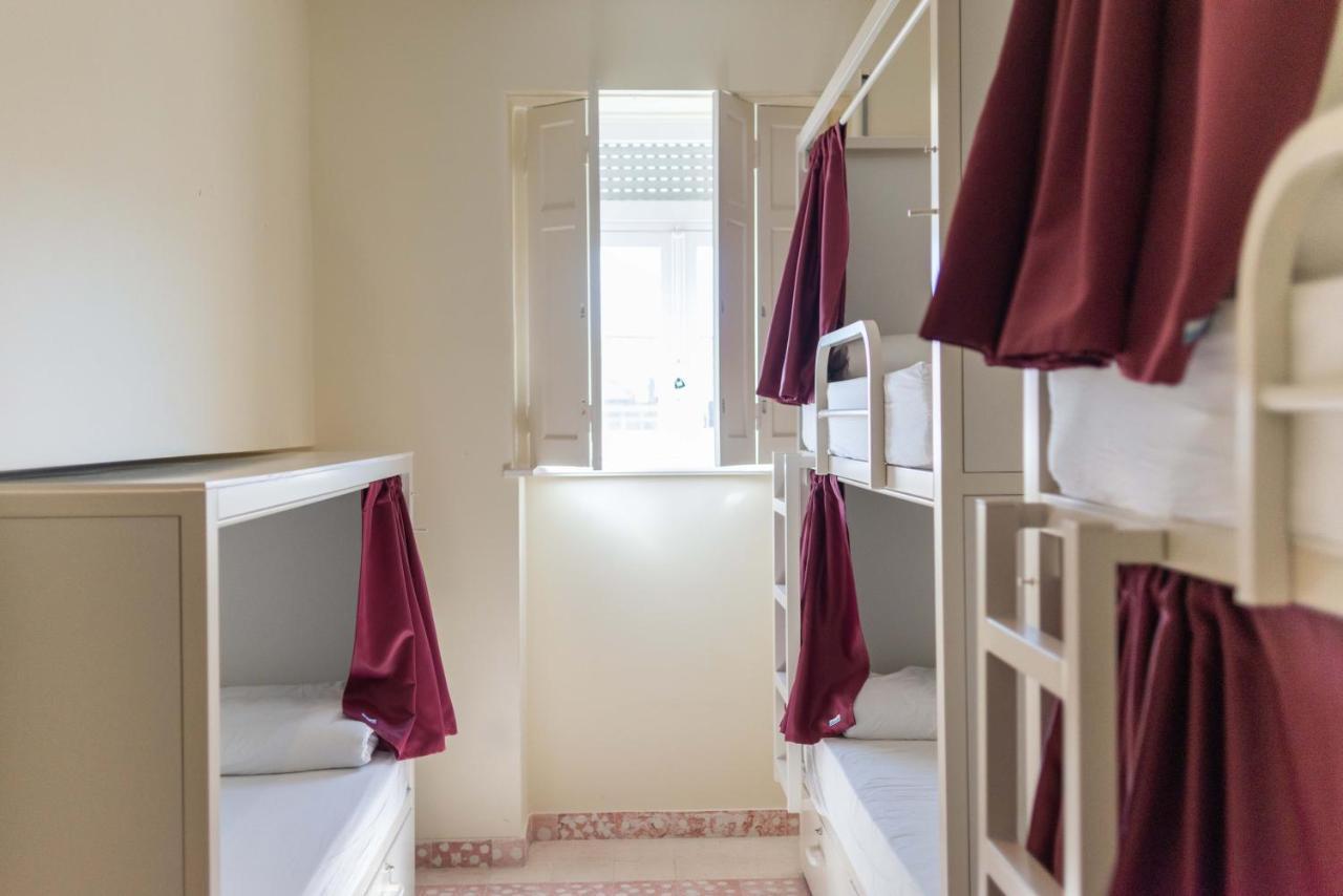 Mixed Dormitory Room