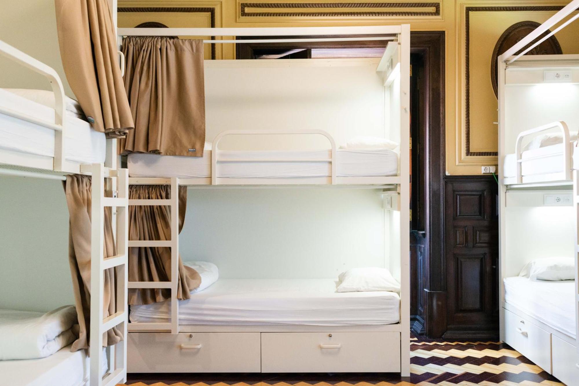 10-Bed Mixed Dormitory Room